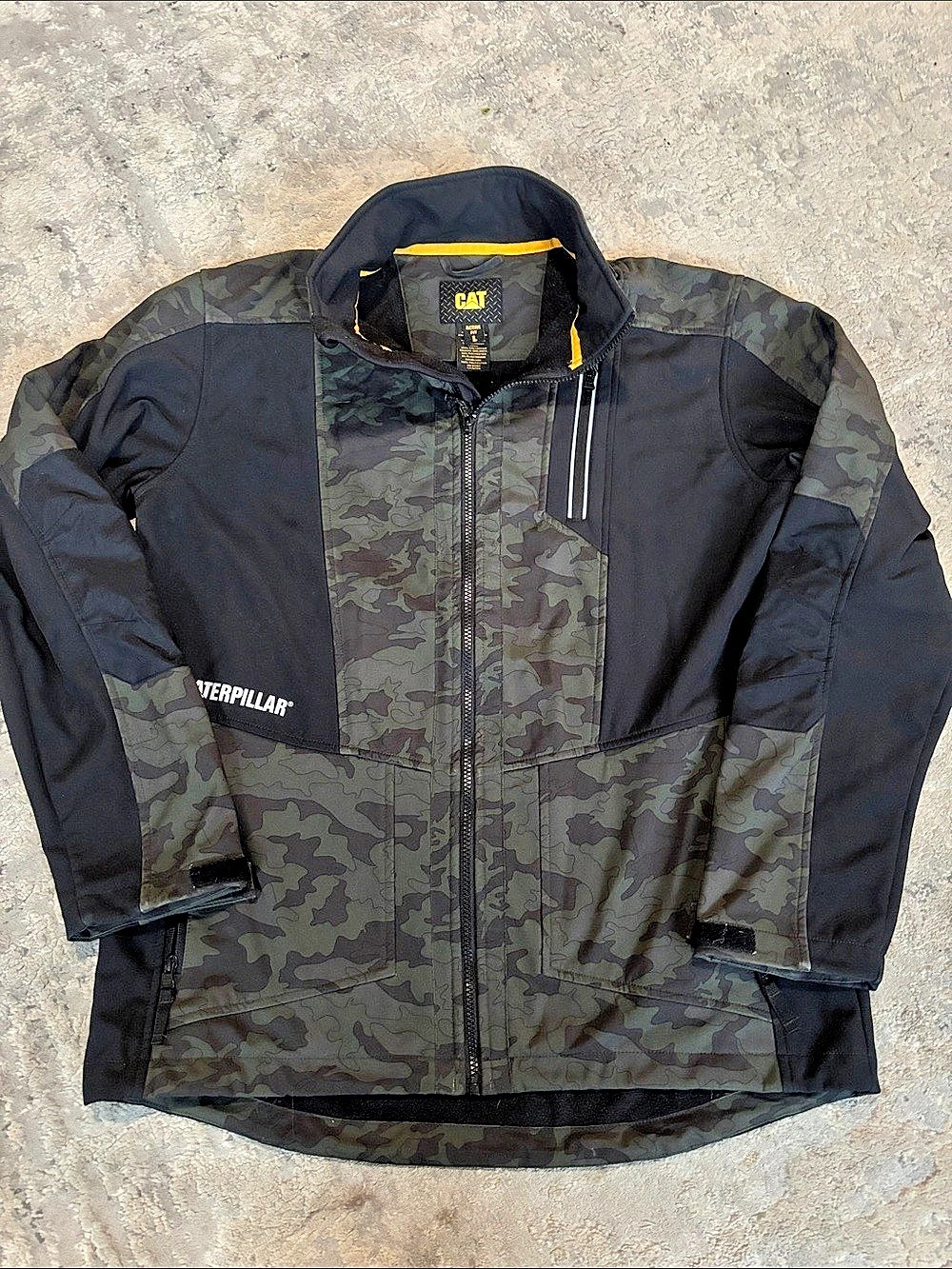 Caterpillar CAT Active Fit Softshell Camo Jacket Camo Jacket Size Large